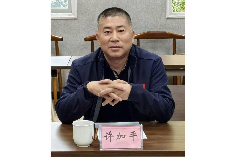 加背景许剪.jpg