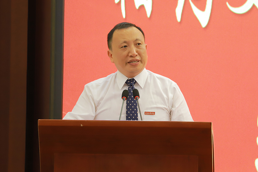 黄校长讲话.jpg